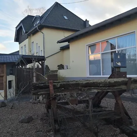 Gemuetliches Loft Mit Terrasse Im Ehemaligen Bahnhof Kalenborn Apartment *